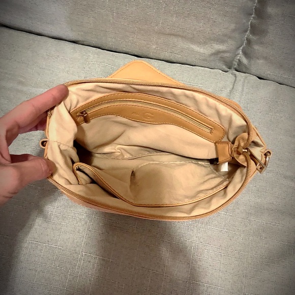 NWOT oversized clutch/crossbody! ❤️ - Picture 4 of 8